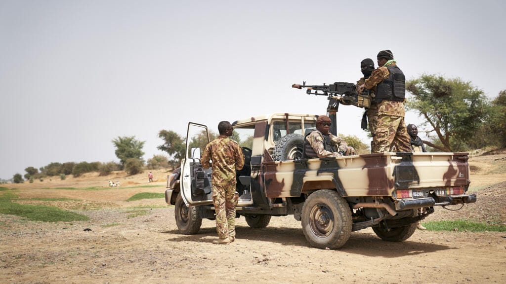 Mali : l'armée affirme avoir mené des frappes contre des groupes armés dans le centre du pays