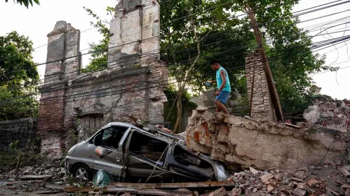 Philippines : de puissants séismes frappent le centre du pays et causent des dégâts