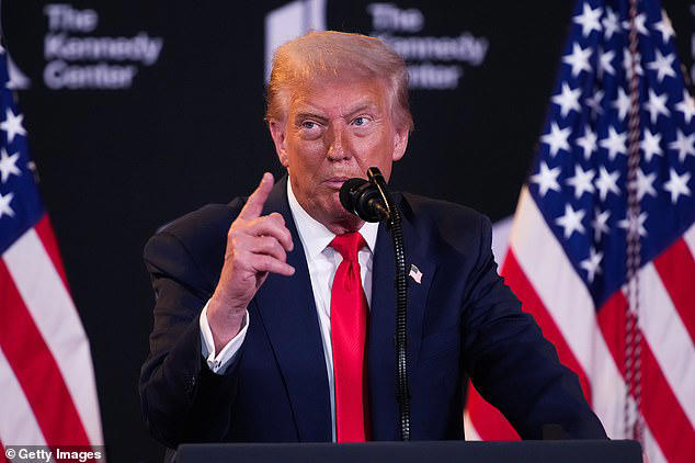 Donald Trump avertit qu'il y aura des « conséquences » si le sommet Poutine- Zelenskyy n'a pas lieu