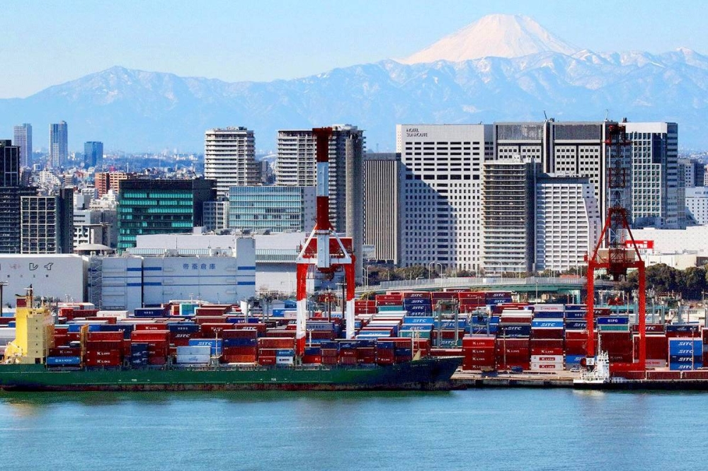 Le Japon envisage de subventionner les stations de recharge Tesla dans le cadre des négociations commerciales